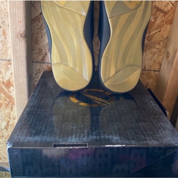 NWT. BBB Z02.slides 100% OG. - Picture 3 of 4